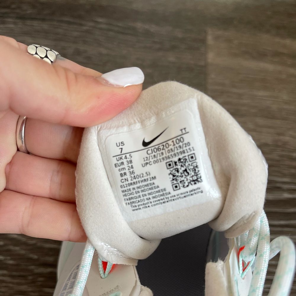 Nike React Size 7, New, Never Worn!! - image 2